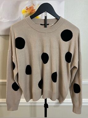 T Tahari Brown Polka Dot Crewneck Sweater with Black Dots! Size Large.